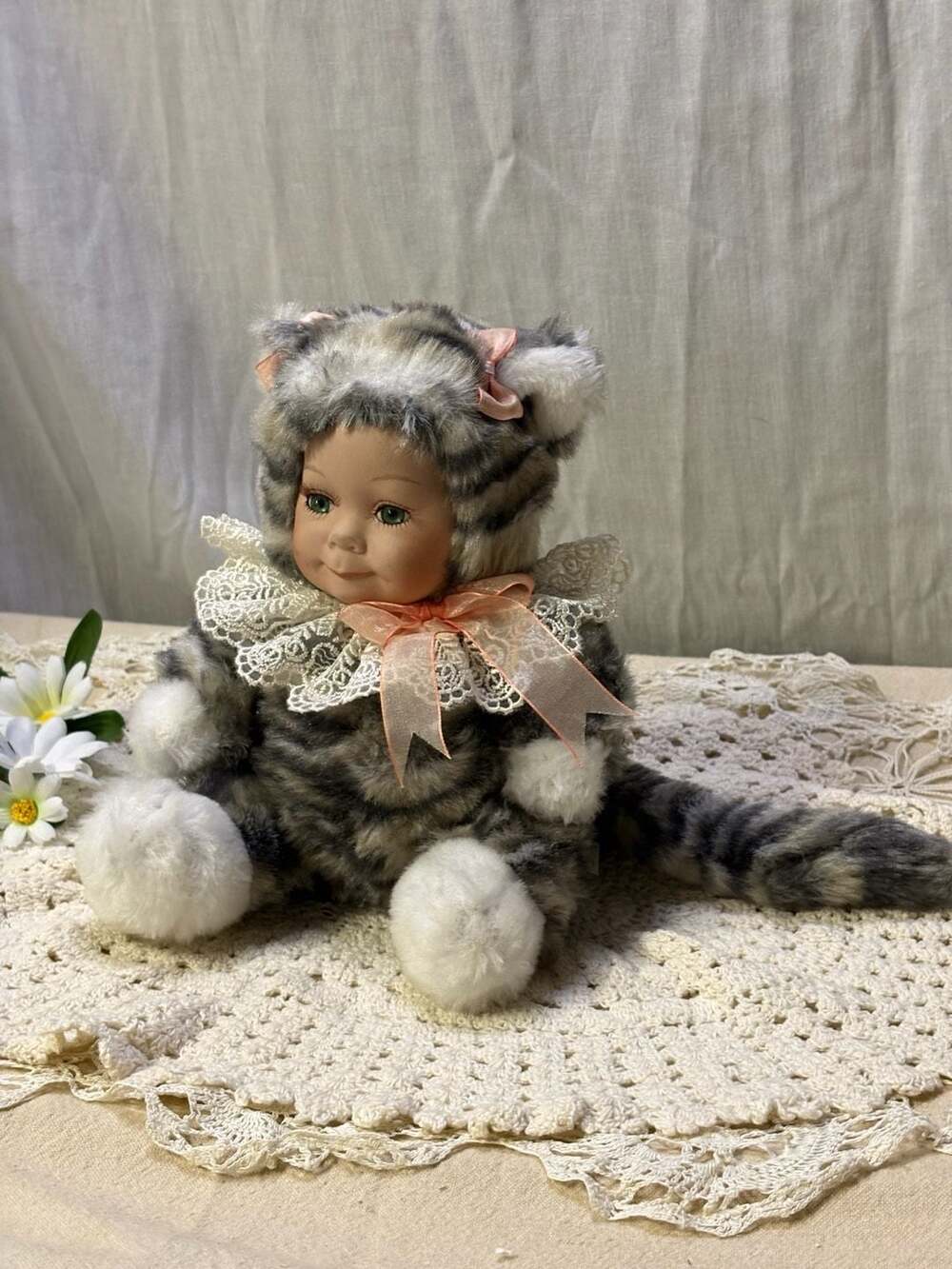 Geppeddo Porcelain Cuddle Kids Baby Doll Kathy Kitten Grey Tabby Cat Pink Bows